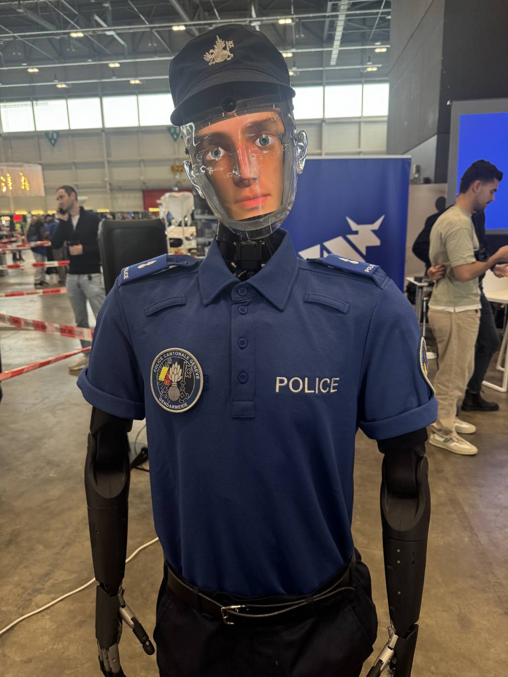 Robert el policía en el Día de la Policía más grande de Suiza